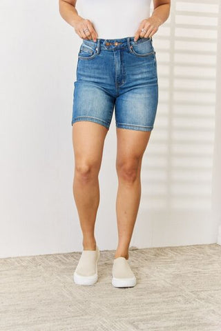 Judy Blue Tummy Control Double Button Bermuda Denim Shortsr