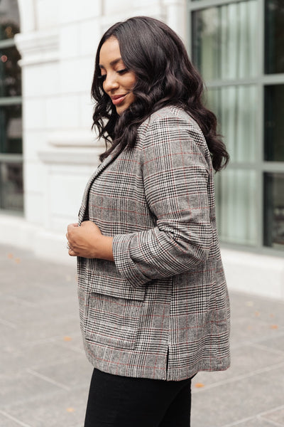 Feminine Boyfriend Blazer in Plaid