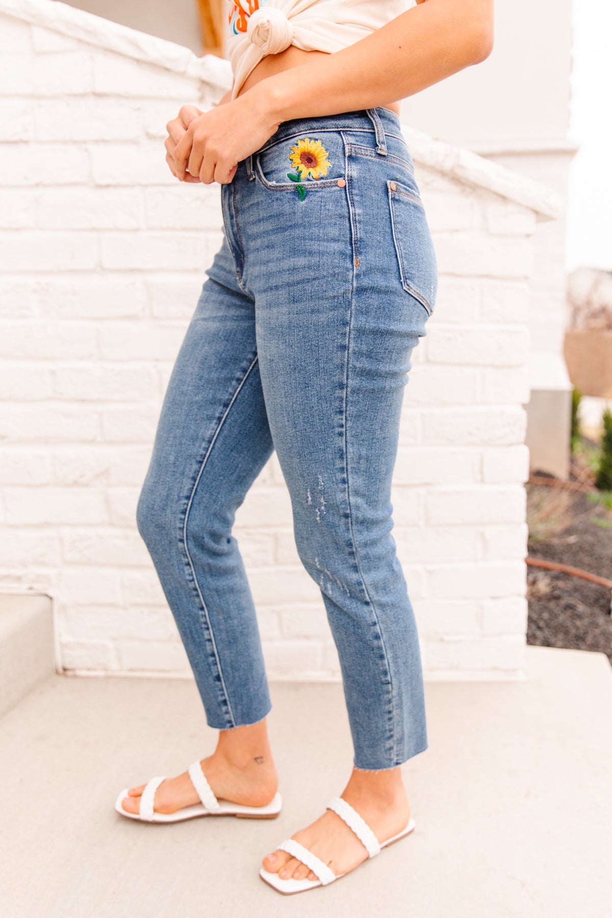 Hi-Rise Relaxed Sunflower Embroidery Jeans