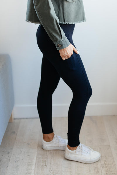 Pockets On The Side Leggings in Black