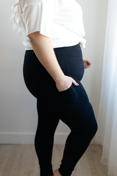 Pockets On The Side Leggings in Black