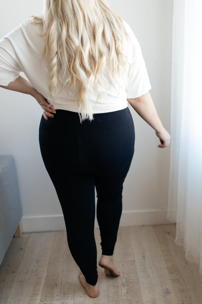 Pockets On The Side Leggings in Black