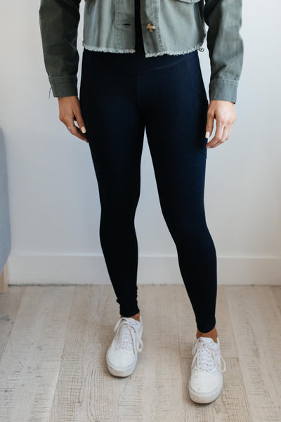 Pockets On The Side Leggings in Black