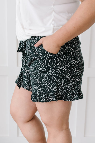 Short Leash Ruffled Shorts In Black