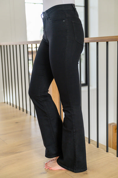 Walking in Berlin High Rise Flare Jeans in Black