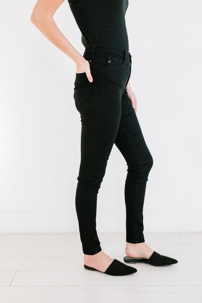 Basic Black Skinny Jeans