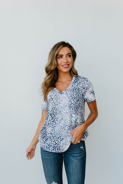 Fading Away Leopard V-Neck In Navy