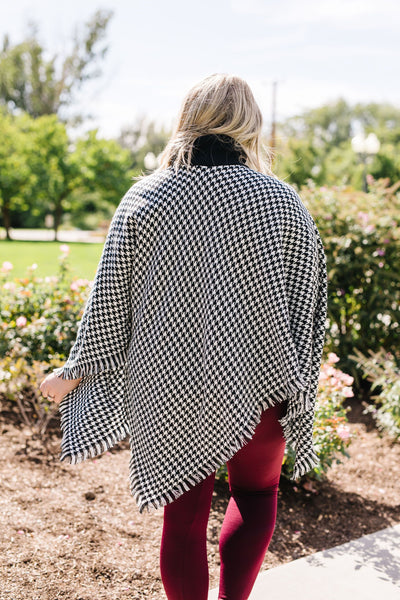 Houndstooth Poncho in Black and White