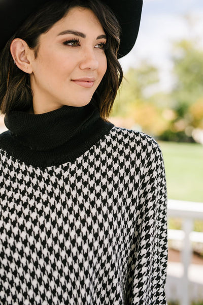 Houndstooth Poncho in Black and White