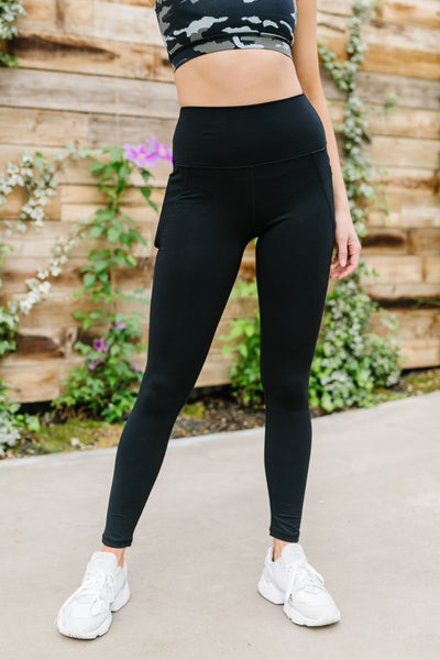 In The Side Pocket Athletic Leggings In Black