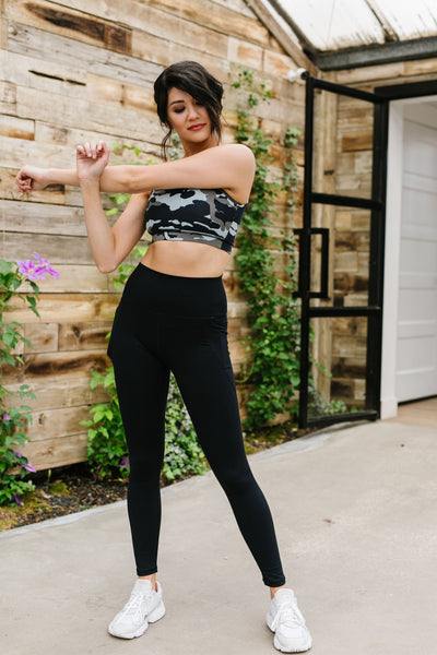 In The Side Pocket Athletic Leggings In Black